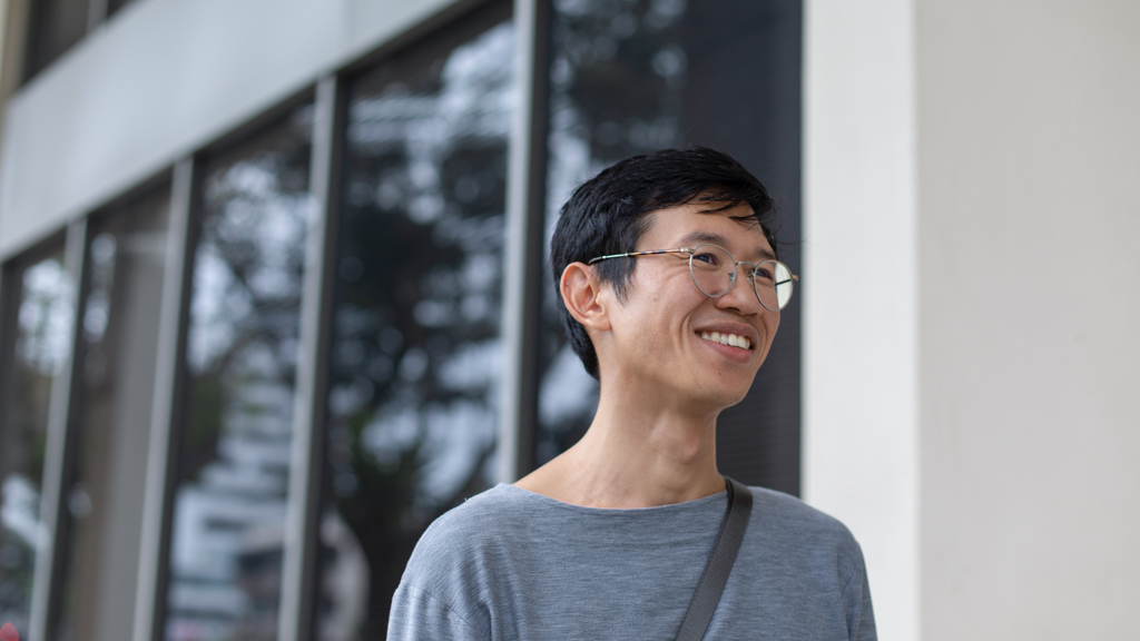 Ken-Architect__Entrepreneur-Top_In_Good_Company-Pants_Chocoolate-Bag_Tumi-Shoes_Nike-UNIFORM-31012023-4