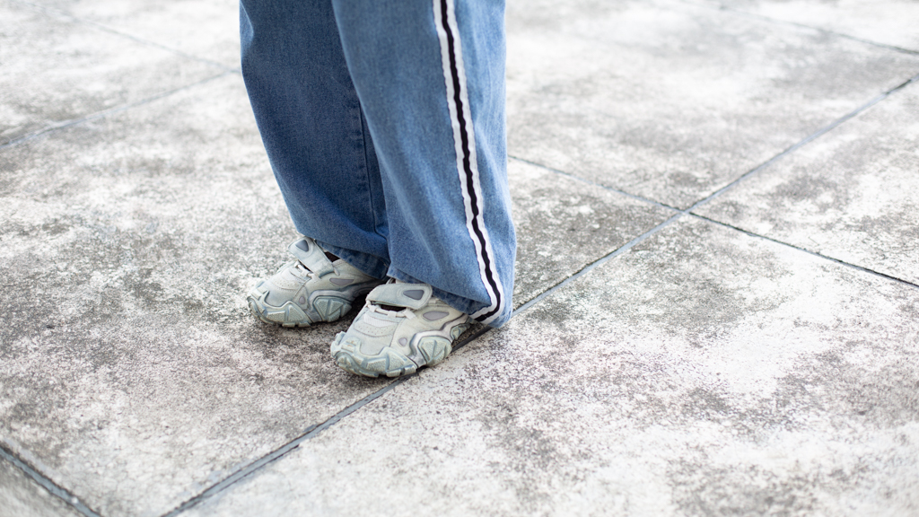 Konanliz-Student-Designer-Top_Depop-Pants_UNIF-Shoes_Acne_Studios-Sunglasses_Oakley-Headphones_Sony-UNIFORM-16022023-2