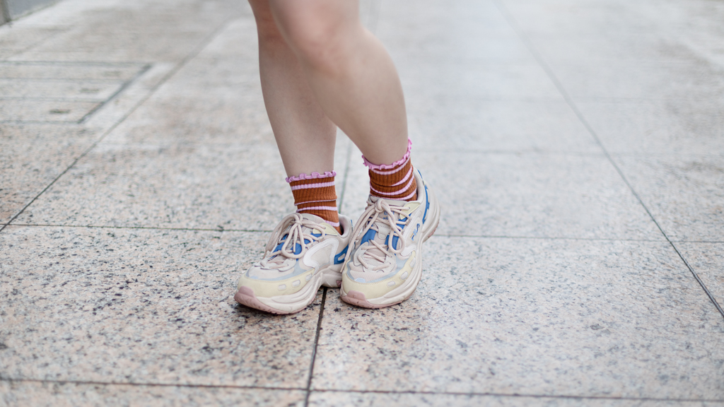 Clarisse-Illustrator-Vest_Toxic_Roses-Skirt_Cotton_On_Body-Shoes_FILA-Bag_Proenza_Schouler-Keychain_Tokyo_Disneyland-UNIFORM-10032023-2