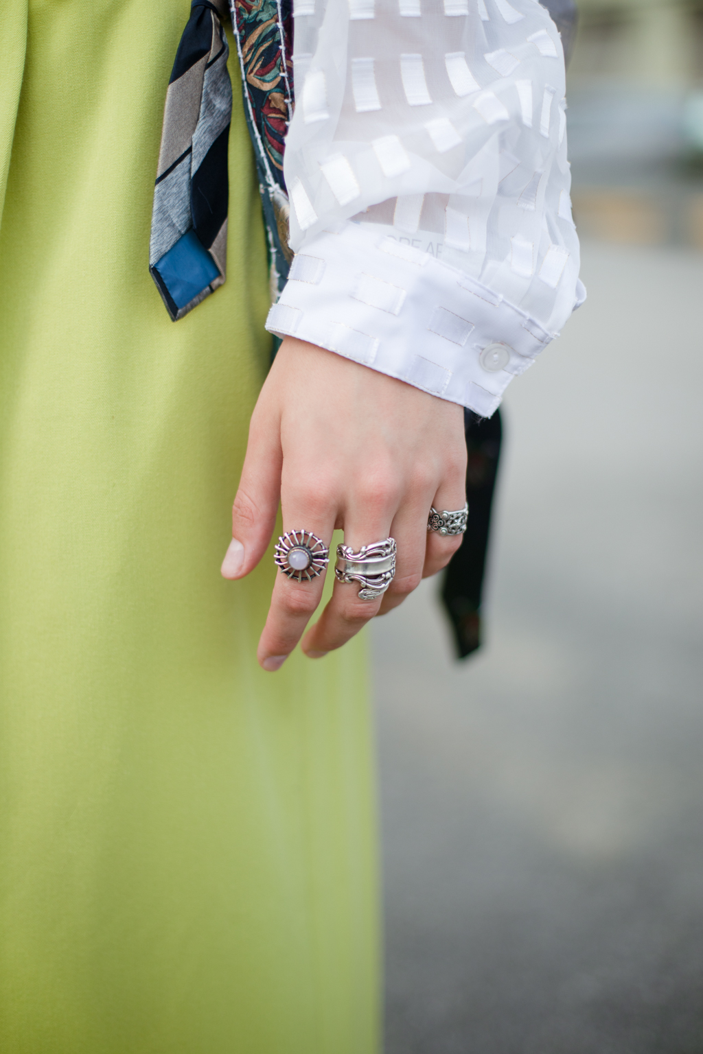 Diana-Architectural_Student-Outerwear_Notations-Jeans_ASOS-Bag-Glasses_Gucci-Headband_ASOS-UNIFORM-17042023-3