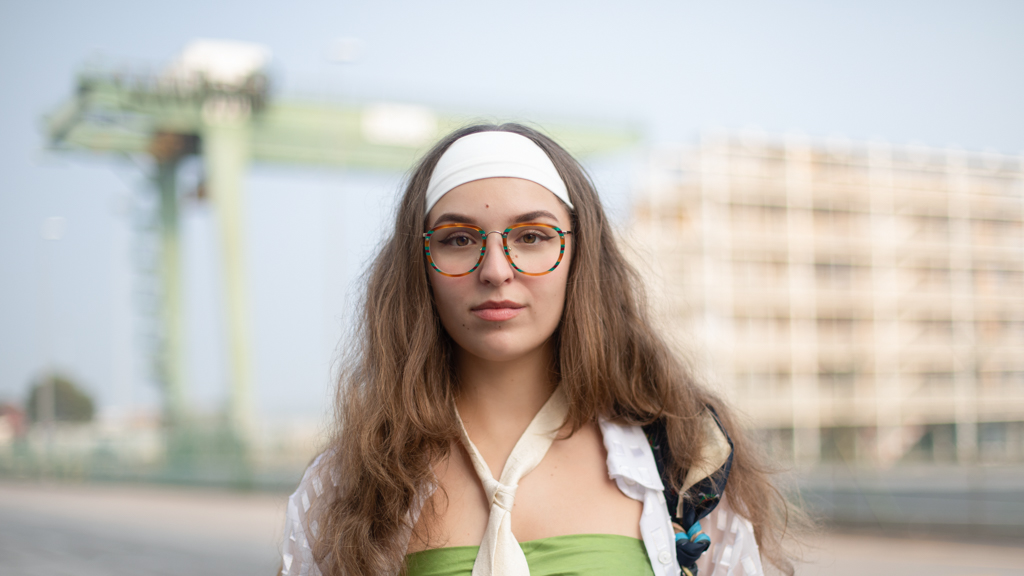 Diana-Architectural_Student-Outerwear_Notations-Jeans_ASOS-Bag-Glasses_Gucci-Headband_ASOS-UNIFORM-17042023-4