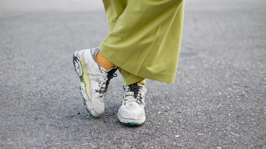 Diana-Architectural_Student-Outerwear_Notations-Jeans_ASOS-Bag-Glasses_Gucci-Headband_ASOS-UNIFORM-17042023-5