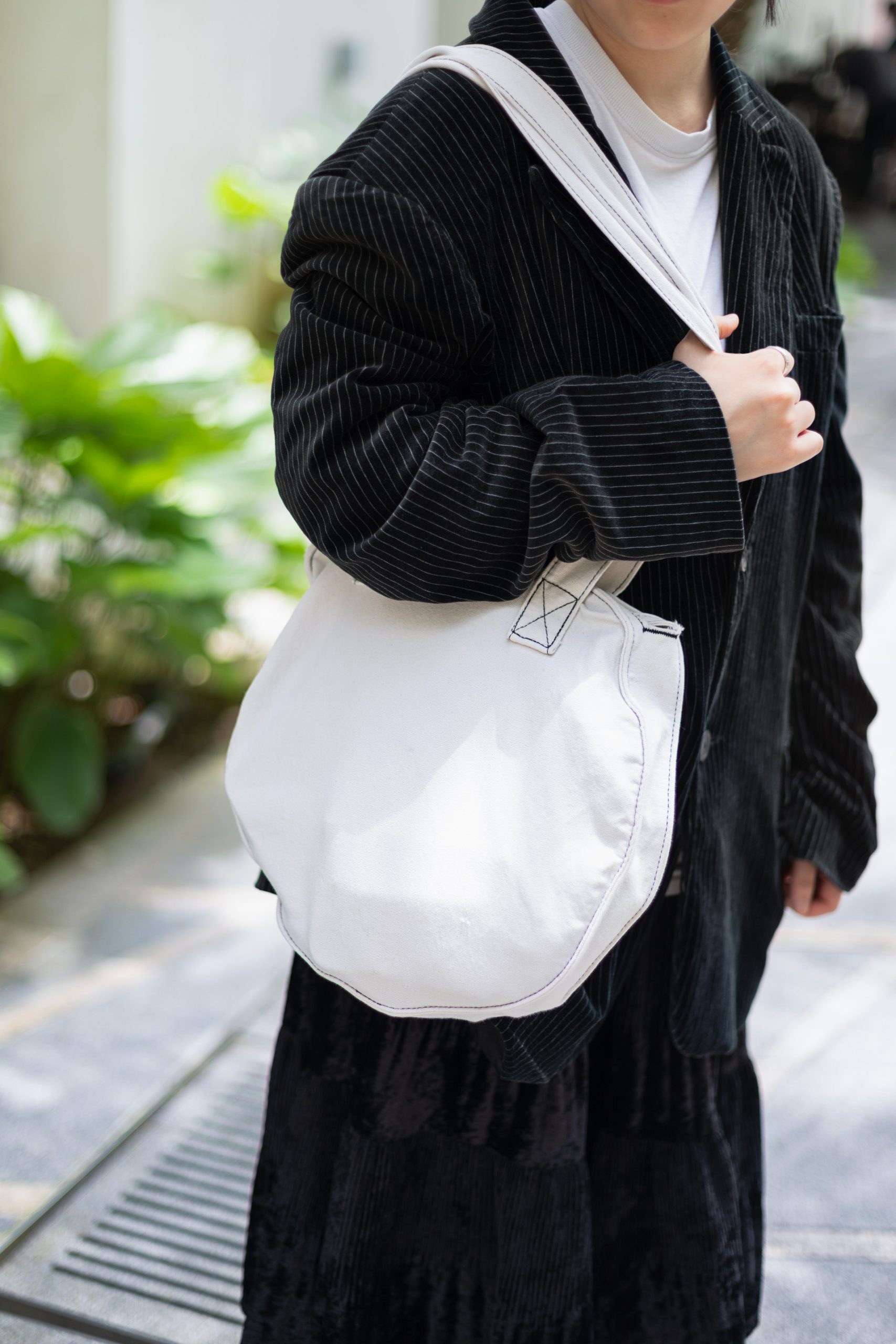 Owekiekeks-Artist-Skirt_Hippie_Market-Shoes_Asics-Bag_Orseund_Iris-UNIFORM-10032023-3