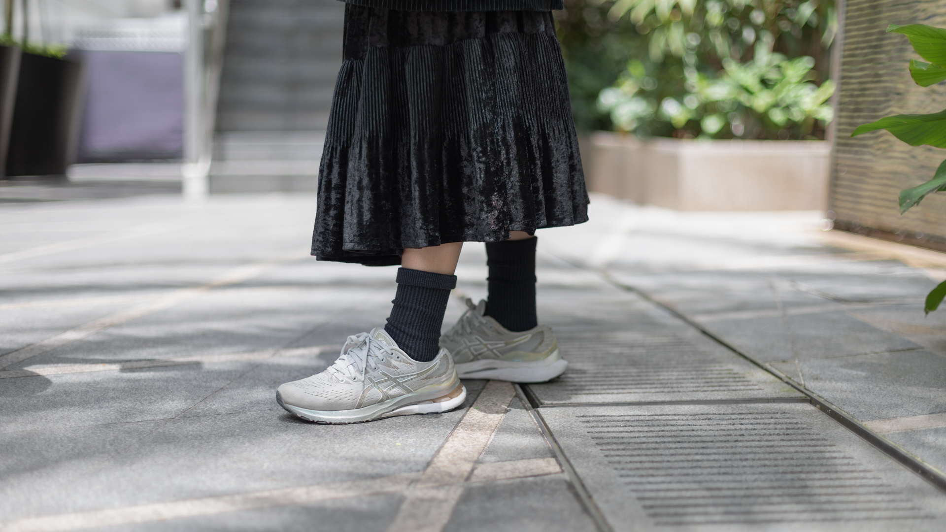 Owekiekeks-Artist-Skirt_Hippie_Market-Shoes_Asics-Bag_Orseund_Iris-UNIFORM-10032023-4