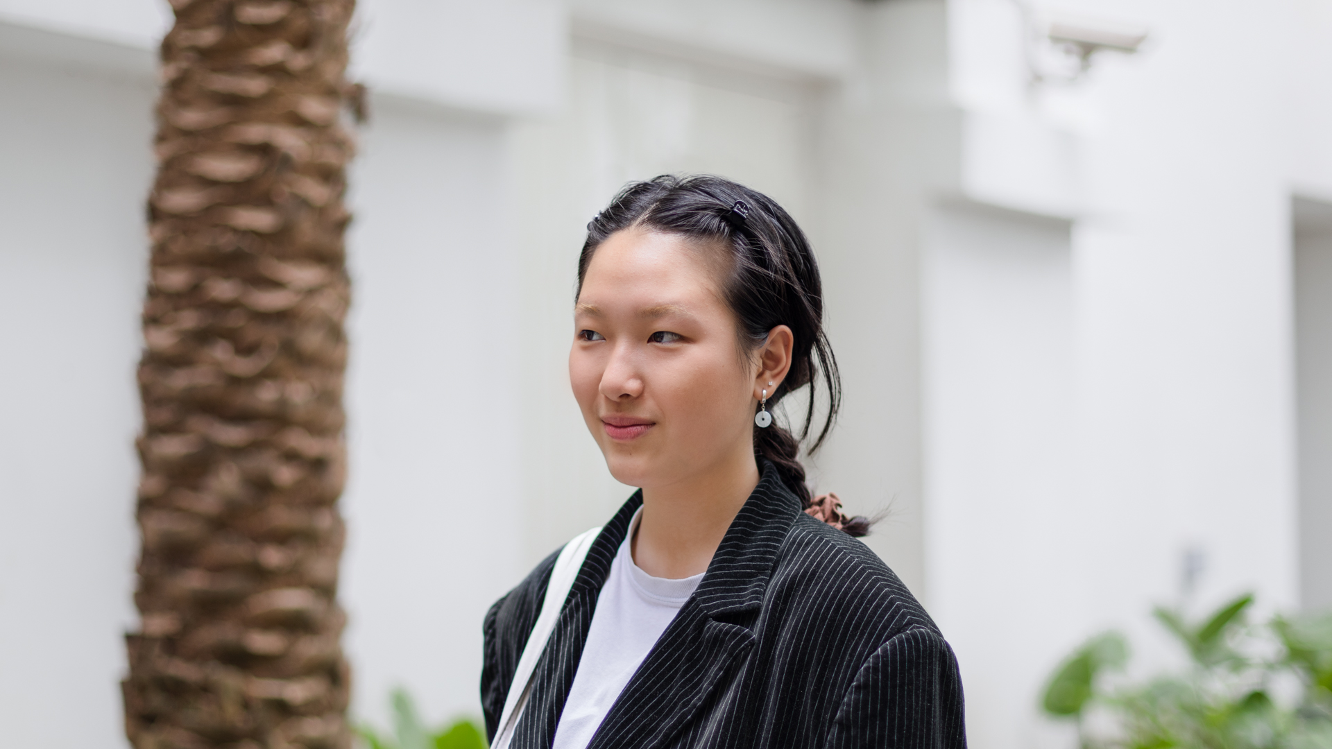 Owekiekeks-Artist-Skirt_Hippie_Market-Shoes_Asics-Bag_Orseund_Iris-UNIFORM-10032023-5