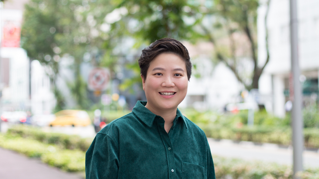 Sab-Artist_Educator-Top_Zara-Pants_Issey_Miyake-Shoes_Adidas-Watch_Apple-Ring_Cartier-Sunglasses_Ray-Ban-UNIFORM-10032023-4