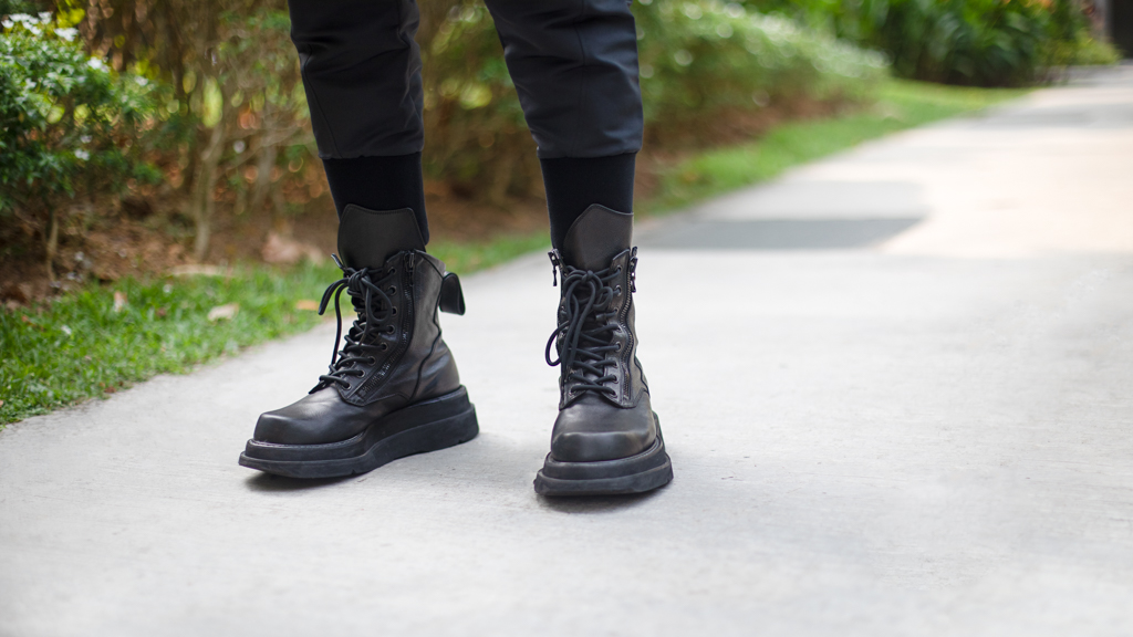 Adrian-Manager-Jacket_Julius-Top_Julius-Pants_Julius-Boots_Julius-Bag_Julius-UNIFORM-17042023-3