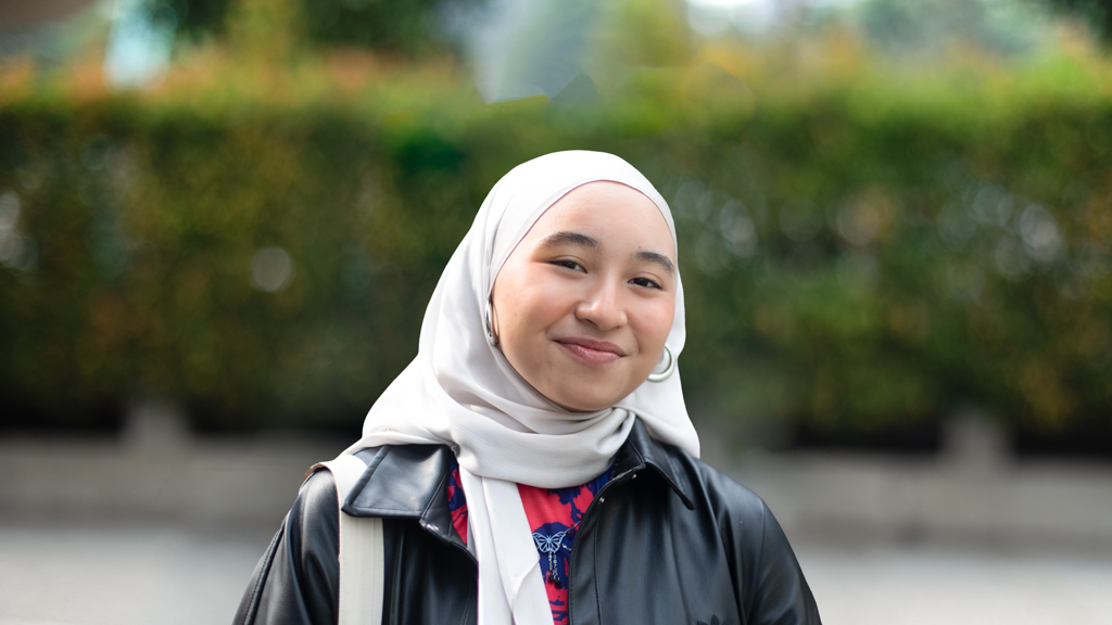 Atiqah-Student-Jacket_Adidas-Top_Shopee-Pants_MUJI-Shoes_Foot_Locker-Rings_Shopee-Earrings_Shopee-UNIFORM-17042023-6