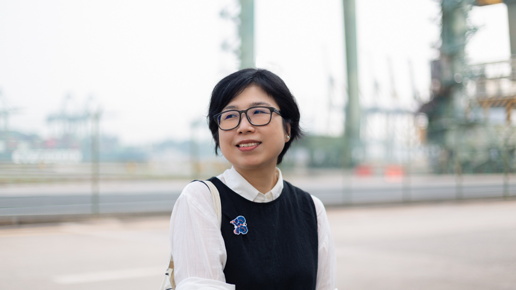 CC-Book__Art_Curator-Vest_MUKU-Skirt_nadeshikoza-Brooch_SOU・SOU-Glasses_Gucci-Bag_MUJI-Watch_Fitbit-Shoes_New_Balance-UNIFORM-17042023-5