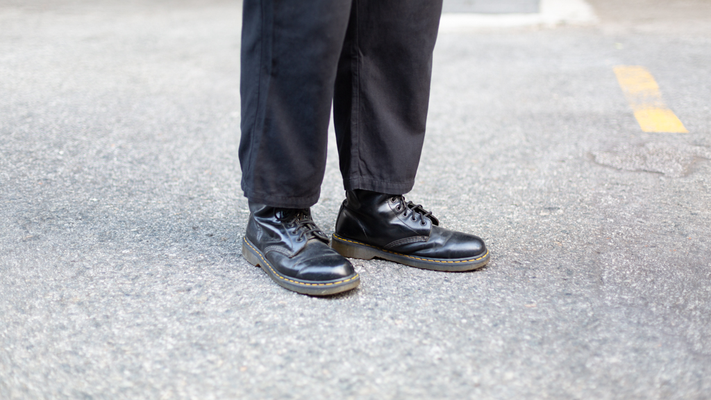 Chris-Writer-Inner_Top_Uniqlo-Shoes_Dr._Martens-Glasses_Owndays-UNIFORM-17042023-2