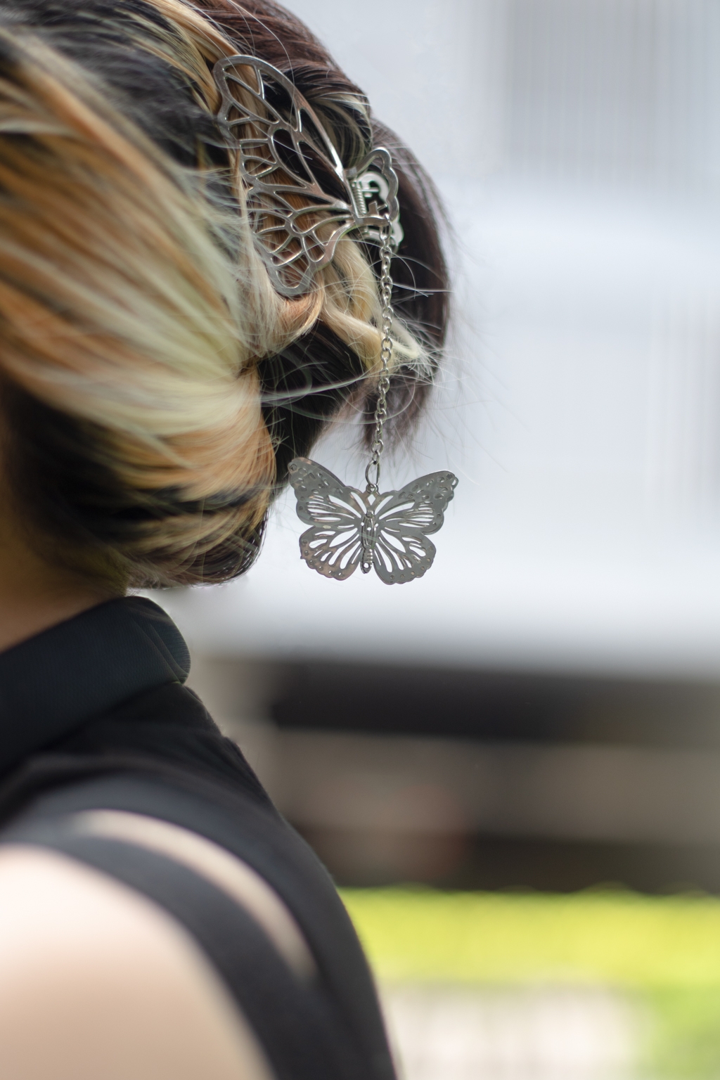 Lu-Artist-Skirt_Shein-Boots_Naked_Wolfe-Headphones_Urbanears_Pampas-UNIFORM-17042023-5