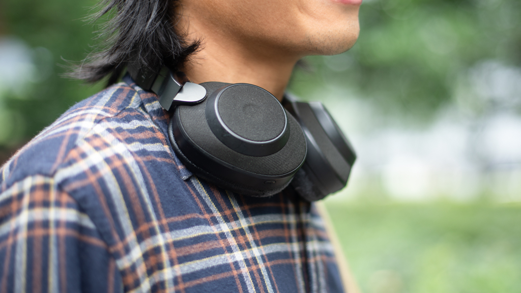 Wax-Instrument_Technician-Top_Uniqlo-Pants_Dickies-Shoes_Vans-Hat_HM-Headphones_Jabra-Watch_Casio-UNIFORM-17042023-6