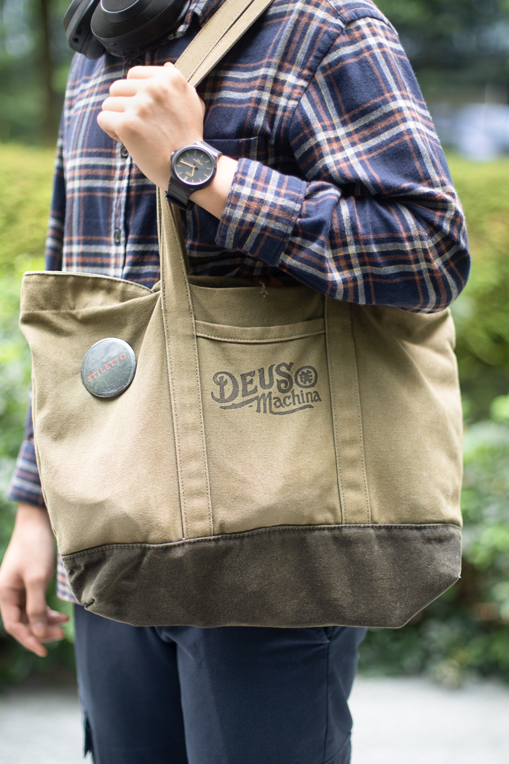 Wax-Instrument_Technician-Top_Uniqlo-Pants_Dickies-Shoes_Vans-Hat_HM-Headphones_Jabra-Watch_Casio-UNIFORM-17042023-7