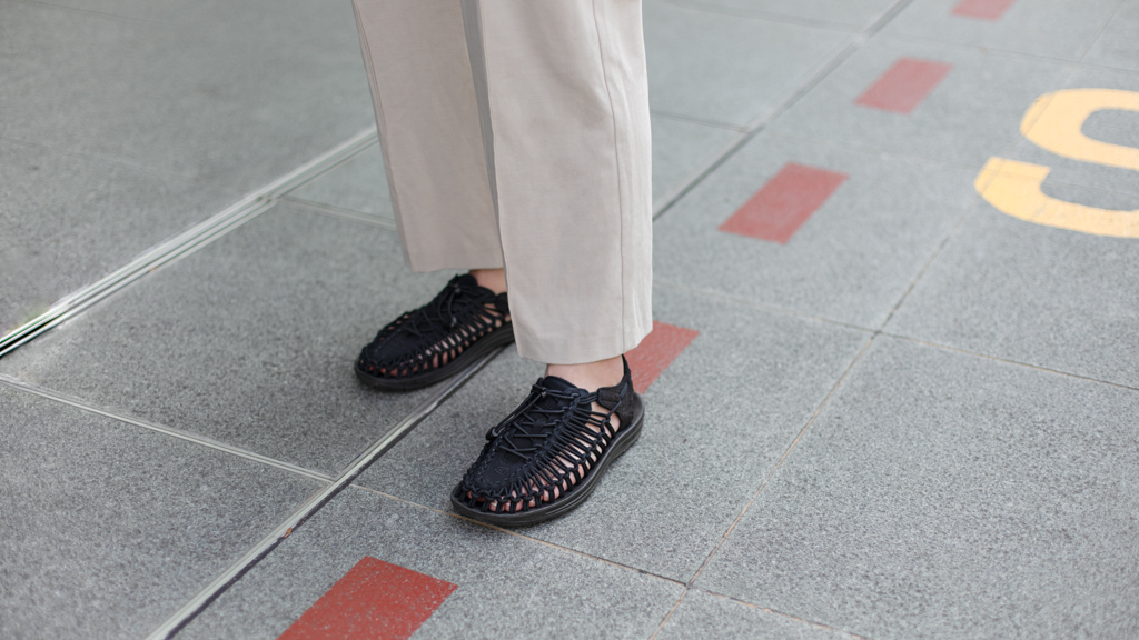 Emma-Architect-Top_Urban_Research-Backpack_Kipling-Crossbody_Bag_Pedro-Shoes_Keen-UNIFORM-23052023-1