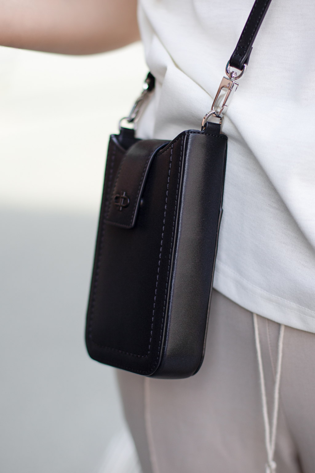 Emma-Architect-Top_Urban_Research-Backpack_Kipling-Crossbody_Bag_Pedro-Shoes_Keen-UNIFORM-23052023-2