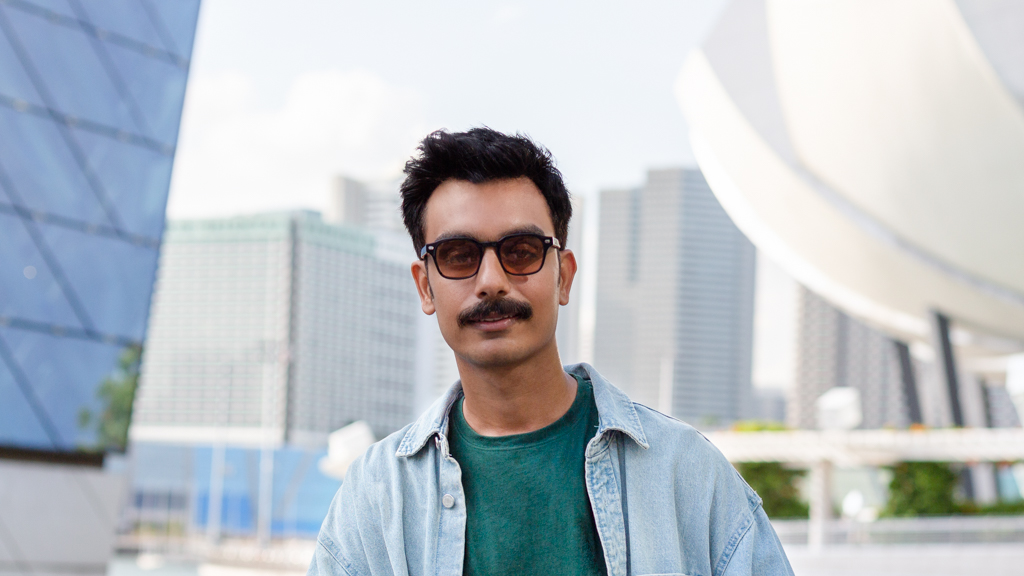 Kshitij-Student-Top_Jockey-Jacket_ZARA-Jeans_HM-Shoes_HM-Bag_Denizen-Sunglasses_ZARA-UNIFORM-27062023-4