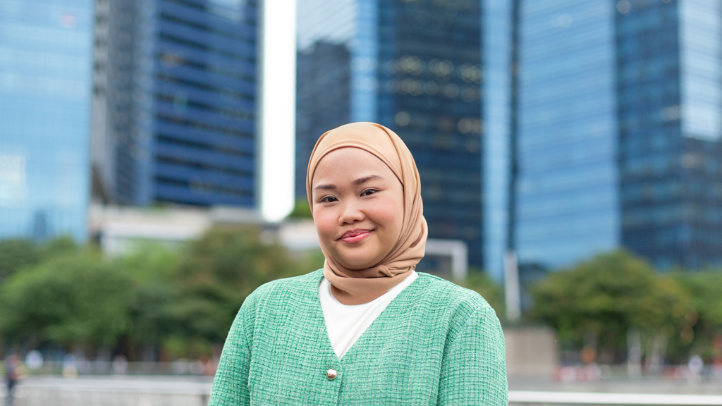 Rashida-Banker-Headscarf_Ilham_Echenta-Top_Uniqlo-Shoes_Clarks-Bag_Fendi-Watch_Omega-UNIFORM-07082023-2