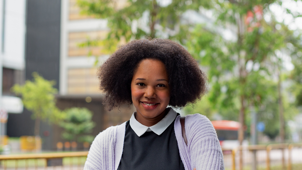 Shamarra-Housewife-Top_New_Look-Cardigan_HM-Pants_ASOS-Shoes_ASOS-Bag_Fiorelli-Rings_Pandora-UNIFORM-08082023-2