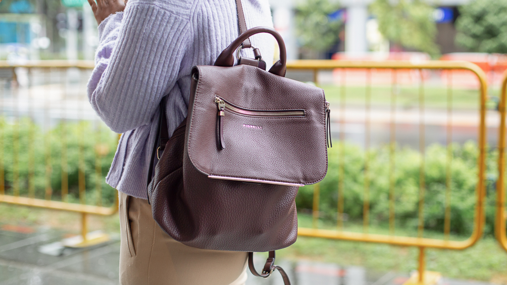 Shamarra-Housewife-Top_New_Look-Cardigan_HM-Pants_ASOS-Shoes_ASOS-Bag_Fiorelli-Rings_Pandora-UNIFORM-08082023-3