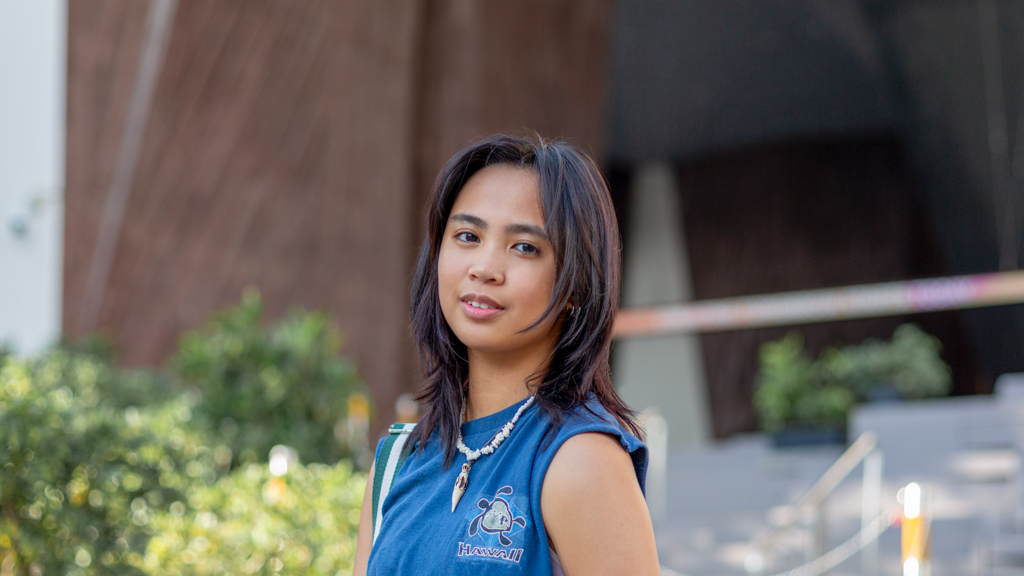 Sophia-Student-Top_Big_Bundle-Pants_HM-Shoes_Keens-Socks_Nike-Bag_Jalan_Jalan_Japan-UNIFORM-25082023-6