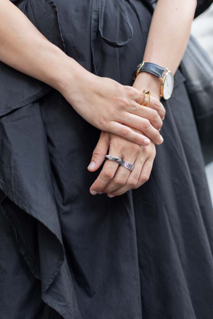 Su_Shan-Street_Style_Photographer-Top_LEMAIRE-Skirt_LEMAIRE-Shoes_LEMAIRE-Bag_LEMAIRE-Watch_Marc_Bale-UNIFORM-24082023-3