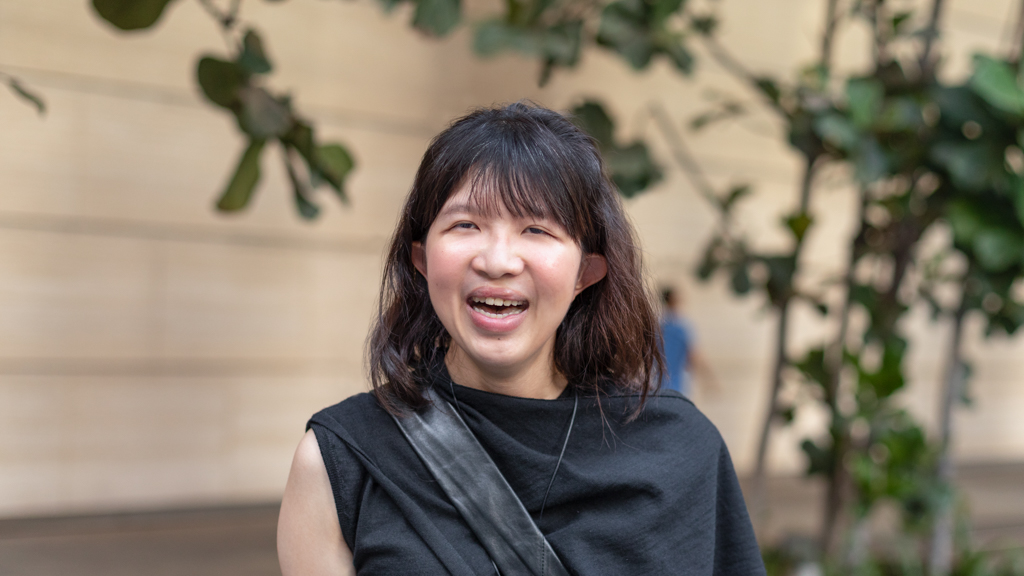 Su_Shan-Street_Style_Photographer-Top_LEMAIRE-Skirt_LEMAIRE-Shoes_LEMAIRE-Bag_LEMAIRE-Watch_Marc_Bale-UNIFORM-24082023-6