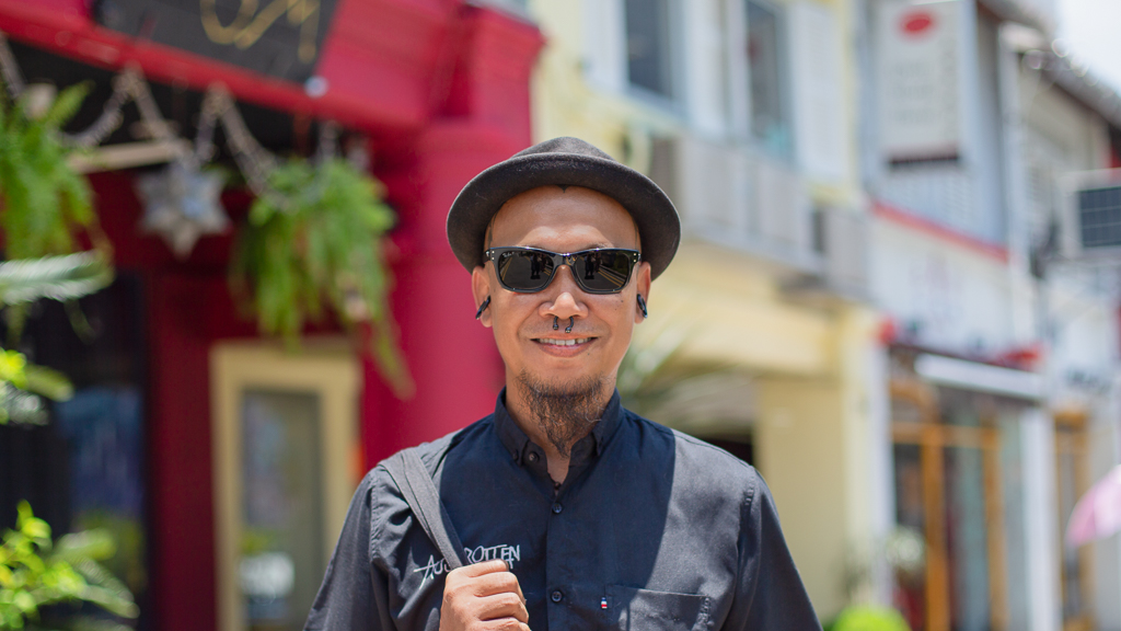 Man-Singaporean-Chef-Shoes_Adidas-Bag_Class_Sinners-Hat_Wish-Watch_Casio-Sunglasses_Ray_Ban-UNIFORM-27092023-2