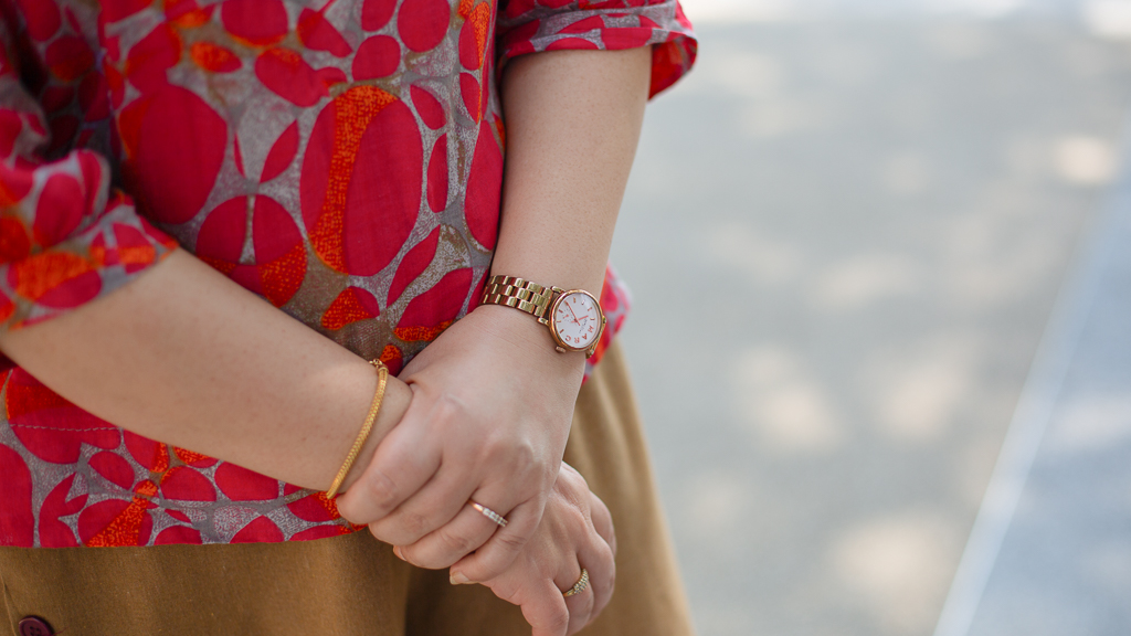 Sonia-Indian-Housewife-Top_OG-Pants_OG-Shoes_Bata-Watch_Marc_Jacobs-Bracelet_Gold_Heart-Ring_Gold_Heart-UNIFORM-27092023-6