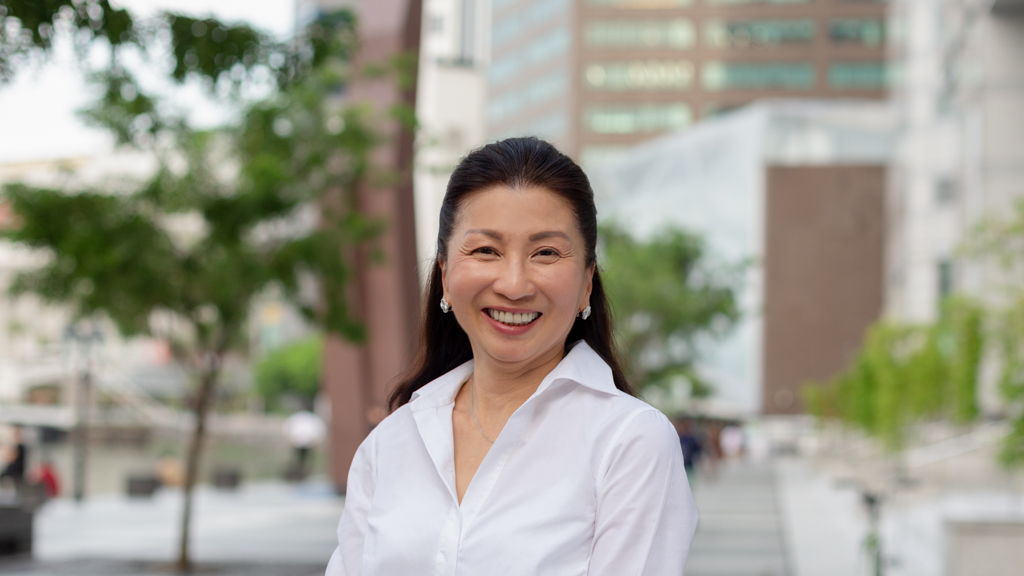 Cindy-Singaporean-Banker-Top_Carolina_Herrera-Jeans_ZARA-Belt_Hermes-Shoes_Jimmy_Choo-Bag_Hermes-Necklace_Van_Cleef__Arpels-Earrings_Van_Cleef__Arpels-Bracelet-UNIFORM-01112023-3
