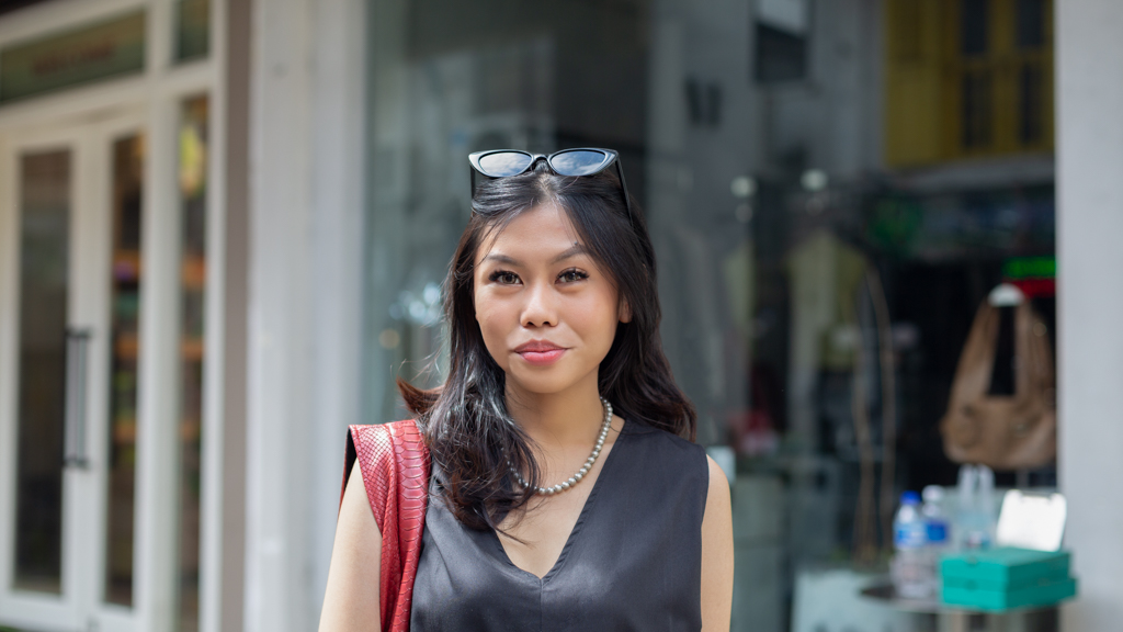 Fanya-Indonesian-Relationship_Manager-Top_shopatvelvet-Shoes_Superga-Bag_Limited_Studio-Sunglasses_KKV-Watch_Apple-UNIFORM-26012024-2