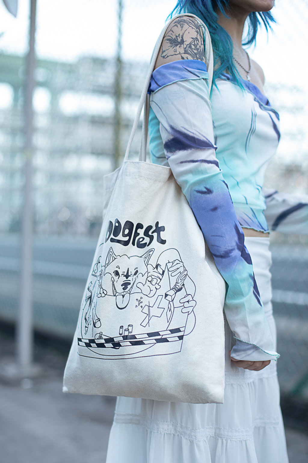 Vanz-Fine_Art_Student-Singapore-Tattoos_vivian.tattoo-Tote_Dogfest-Top_CHEEP_STORE-Sneakers_Vans-Necklace_AliExpress-UNIFOR-26012024-4