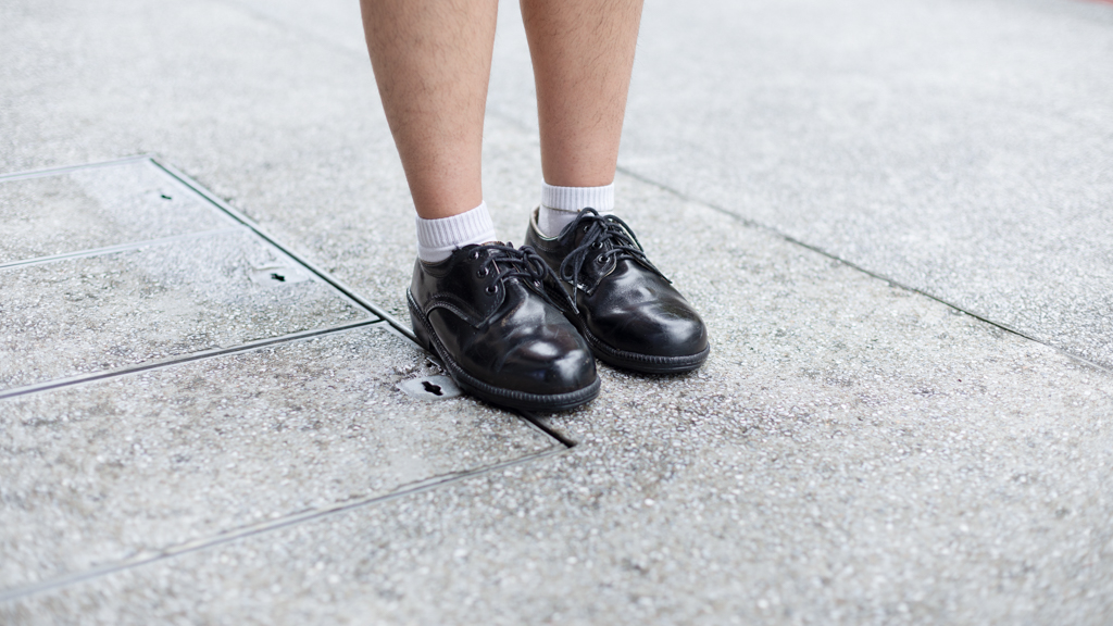 Kayna-Indonesian-Student-Inner_Top_Uniqlo-Outerwear_London-Skirt_Anteiku_Studios-Shoes_Big_Bundle-Backpack_Exsport-Earrings_Europe__LUCKY-Necklace_Indonesia-Eyewear_Prada-Headphone-2
