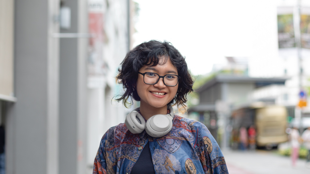 Kayna-Indonesian-Student-Inner_Top_Uniqlo-Outerwear_London-Skirt_Anteiku_Studios-Shoes_Big_Bundle-Backpack_Exsport-Earrings_Europe__LUCKY-Necklace_Indonesia-Eyewear_Prada-Headphone-3