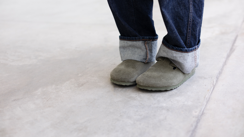 Sally-Singaporean-Entrepreneur-Top_Whimsigirl-Blouse_Hanya-Jeans_UNIQLO-Shoes_Birkenstock-Bag_Uniqlo-Watch_Casio-Bracelet_Sang_Tukang-UNIFORM-26042024-4