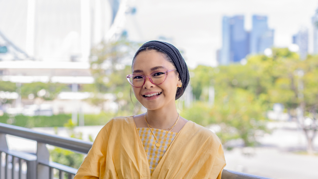 Sally-Singaporean-Entrepreneur-Top_Whimsigirl-Blouse_Hanya-Jeans_UNIQLO-Shoes_Birkenstock-Bag_Uniqlo-Watch_Casio-Bracelet_Sang_Tukang-UNIFORM-26042024-5