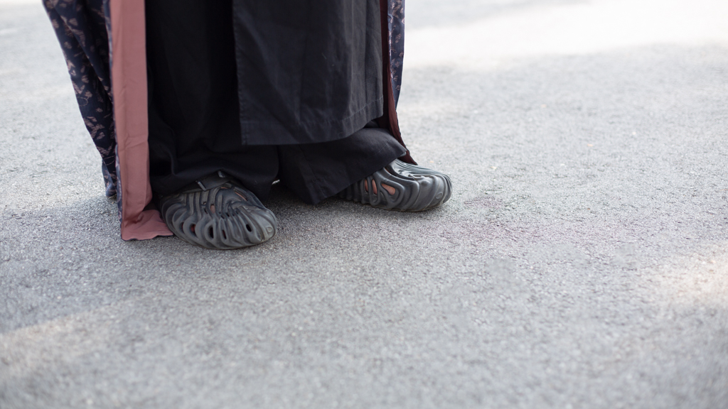 Ian-Singapore-Co-founder-of-Syne.SG—Kimono_Syne-T-shirt_Own-brand-Pants_Own-brand-Bag_Keen-Shoes_Crocs—UNIFORM-26042024-3