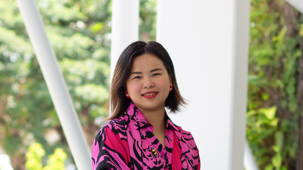 Nuttaya-Thai-Housewife-Dress_Bangkok-Bag_Dior-Shoes_Steve_Madden-Watch_Rolex-Earrings_Bangkok-UNIFORM-26042024-4