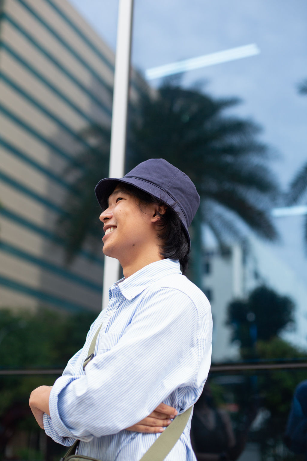 Jolyon-Singapore-Designer-Shirt_Tommy_Hilfiger-Pants_Tommy_Hilfiger-Shoes_Spingle-Hat_Kangol-Bag_New_Balance-UNIFORM-13082024-2