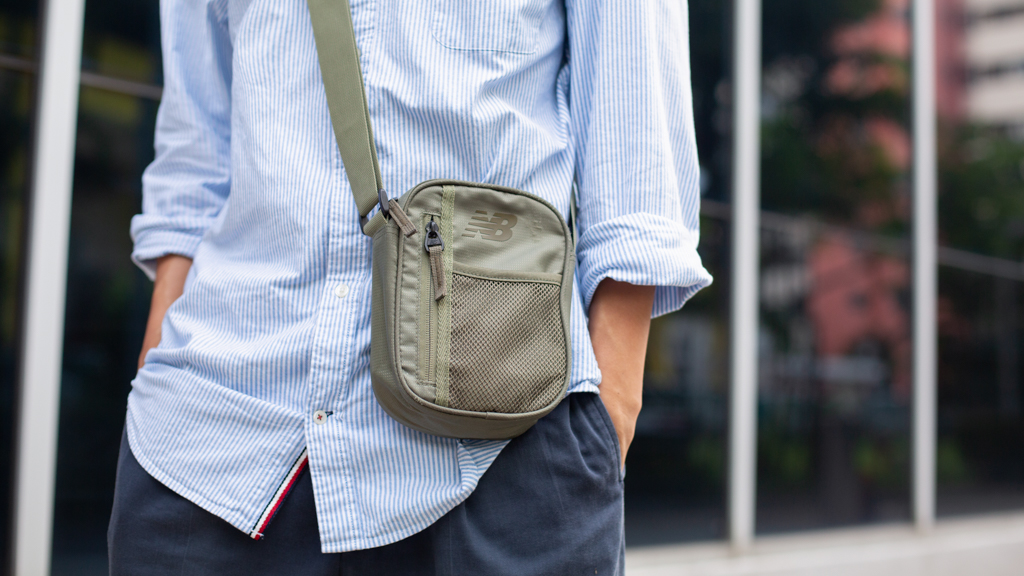 Jolyon-Singapore-Designer-Shirt_Tommy_Hilfiger-Pants_Tommy_Hilfiger-Shoes_Spingle-Hat_Kangol-Bag_New_Balance-UNIFORM-13082024-3