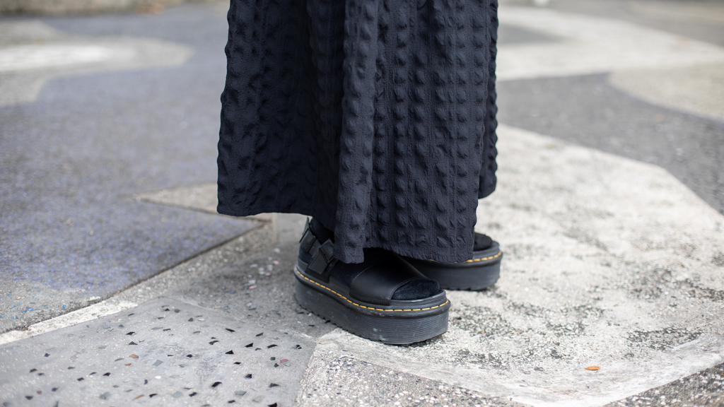 Nurwairah-Singaporean-Student-Shawl_Kain-Inner_shirt_UNIQLO-Dress_ASOS-Shoes_Dr_Martens-Bag_re.drmg-UNIFORM-23052024-4