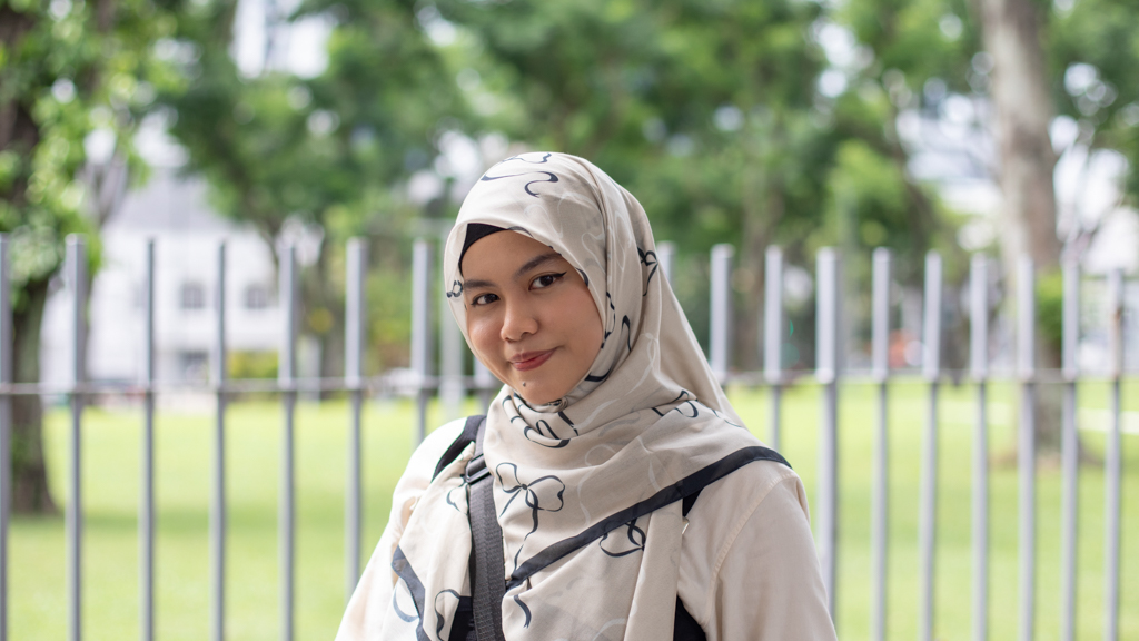Nurwairah-Singaporean-Student-Shawl_Kain-Inner_shirt_UNIQLO-Dress_ASOS-Shoes_Dr_Martens-Bag_re.drmg-UNIFORM-23052024-5