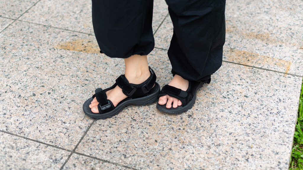 Anna-Japanese-Student-Top_HUMAN_MADE-Bottoms_Nike-Shoes_nobrand-Bag_nobrand-Earrings_Celine-Keychain_Takashi-Murakami-UNIFORM-29082024-3