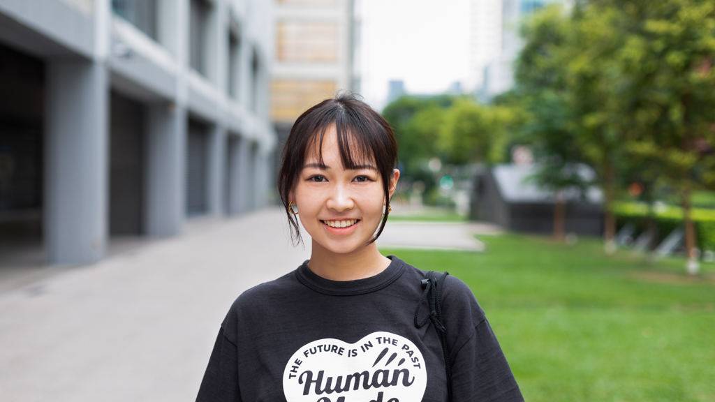 Anna-Japanese-Student-Top_HUMAN_MADE-Bottoms_Nike-Shoes_nobrand-Bag_nobrand-Earrings_Celine-Keychain_Takashi-Murakami-UNIFORM-29082024-4