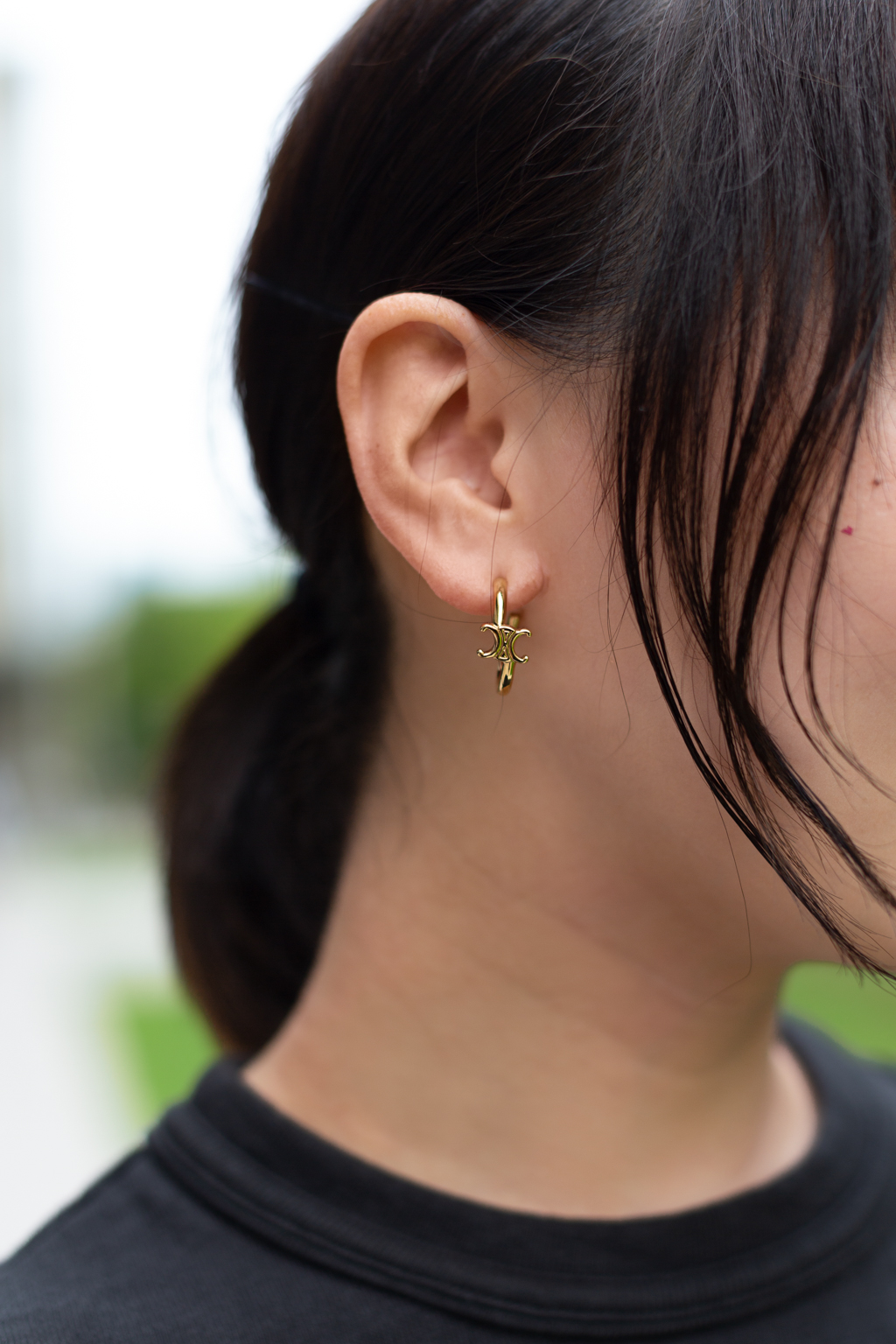 Anna-Japanese-Student-Top_HUMAN_MADE-Bottoms_Nike-Shoes_nobrand-Bag_nobrand-Earrings_Celine-Keychain_Takashi-Murakami-UNIFORM-29082024-5