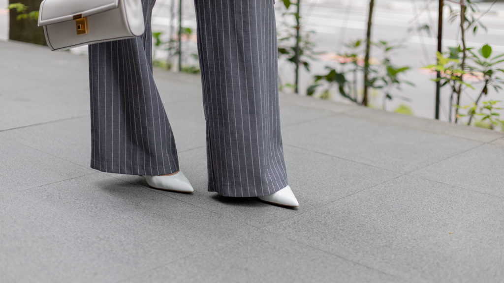 Tota-Kazakh-Brand_Manager-Pantsuit_House_of_Harlow_1960-Bag_DeMillier-UNIFORM-29082024-2