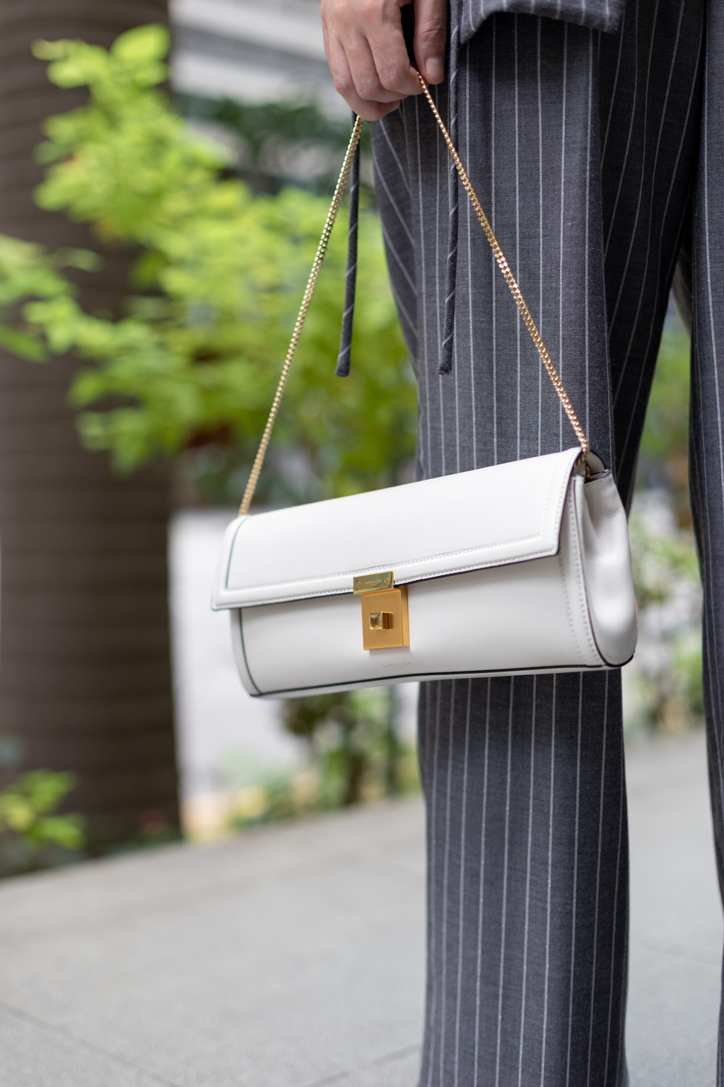 Tota-Kazakh-Brand_Manager-Pantsuit_House_of_Harlow_1960-Bag_DeMillier-UNIFORM-29082024-3