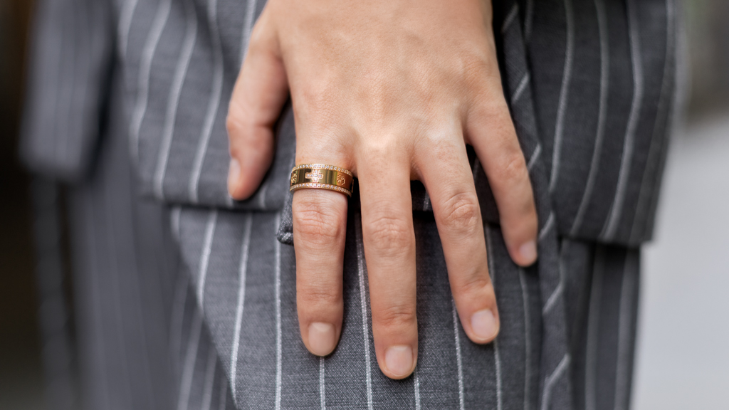 Tota-Kazakh-Brand_Manager-Pantsuit_House_of_Harlow_1960-Bag_DeMillier-UNIFORM-29082024-4