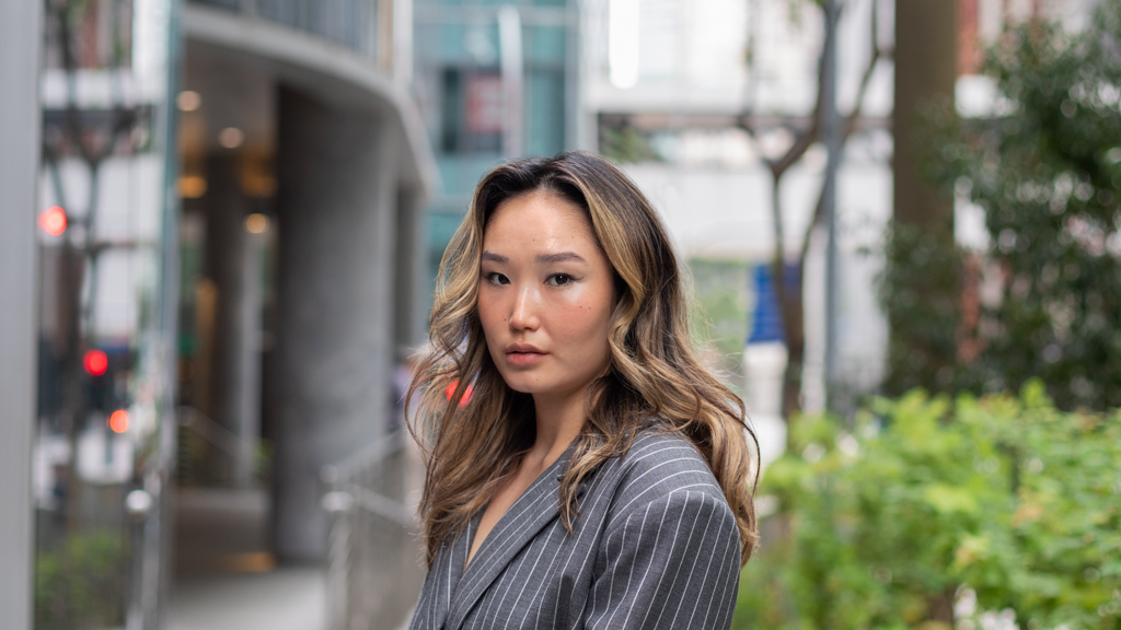 Tota-Kazakh-Brand_Manager-Pantsuit_House_of_Harlow_1960-Bag_DeMillier-UNIFORM-29082024-5