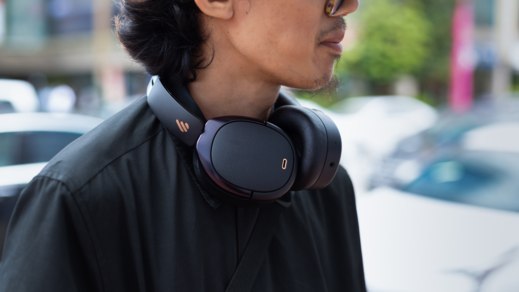 Adib-Malaysian-Merchandiser-Cap_Cotton_On-Shirt_Thrifted-Bottoms_Thrifted-Shoes_Adidas-Headphones_Thrifted-Watch_Samsung-UNIFORM-12092024-1