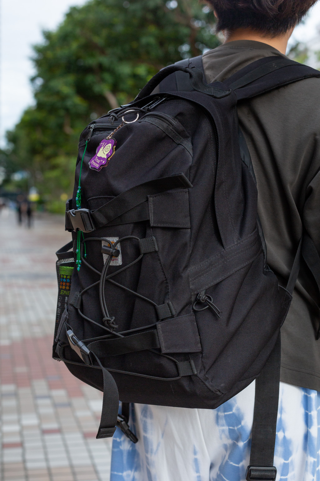 Joel-Singaporean-Student-Top_UNIQLO-Bottoms_Korea-Shoes_New_Balance-Bag_Carhartt-Glasses_Malaysia-UNIFORM-12092024-3
